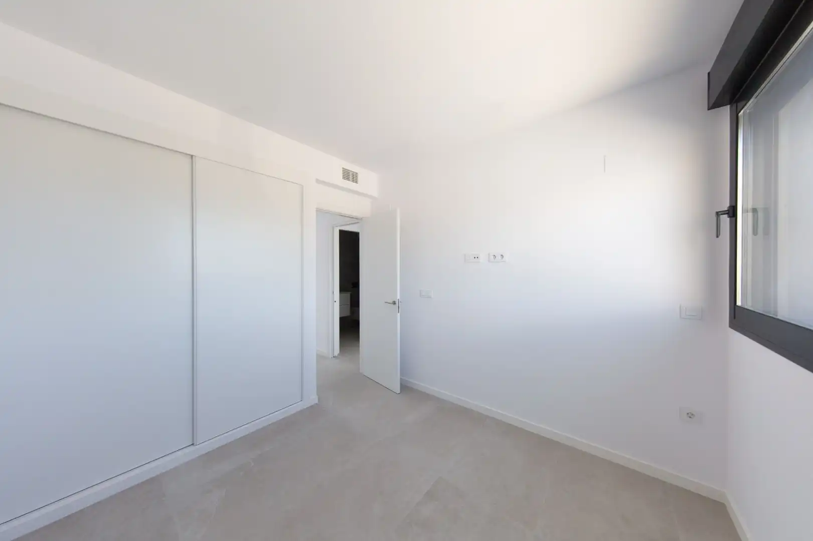 Habitación de Ático de alquiler en Finestrat con Aire acondicionado, Calefacción y Jardín privado