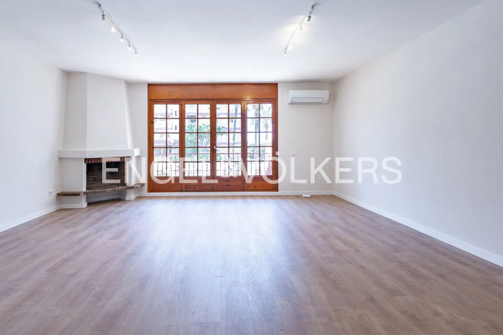 Sala d'estar de Casa o xalet de lloguer en Vilassar de Mar amb Calefacció, Jardí privat i Parquet