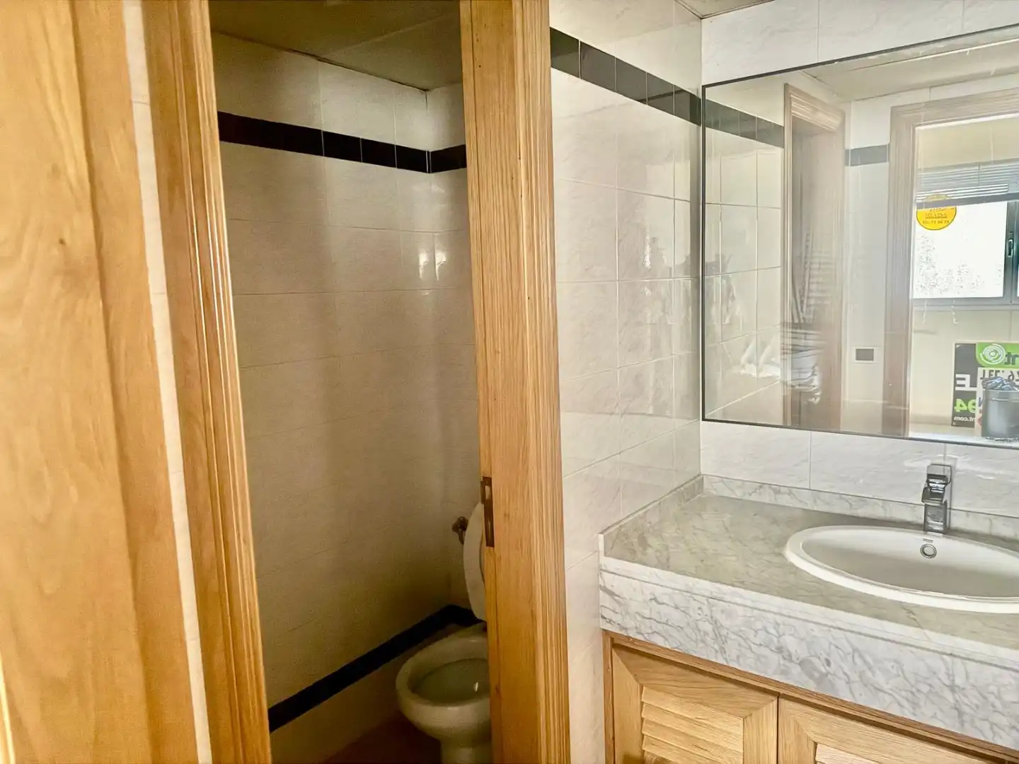 Badezimmer von Büro zum Verkauf in  Palma de Mallorca mit Klimaanlage, Heizung und Terrasse
