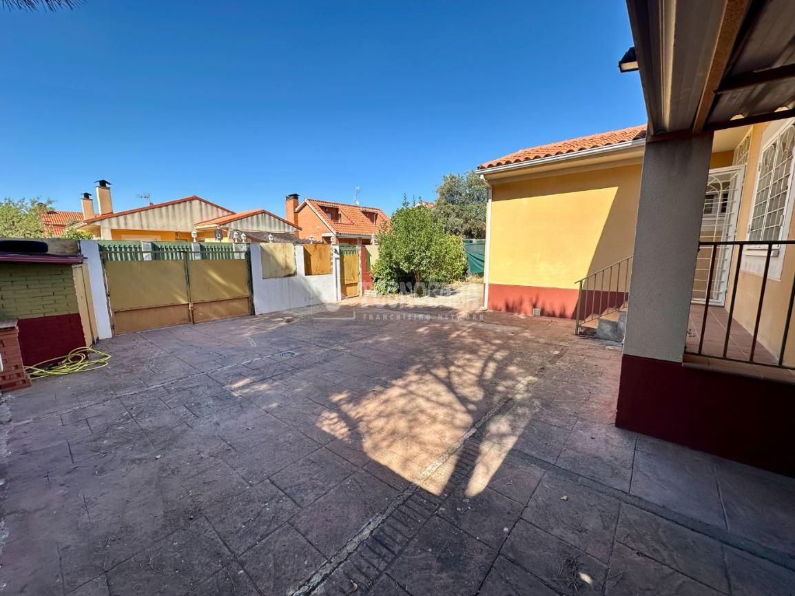 Jardí de Casa o xalet en venda en Pioz amb Calefacció i Piscina comunitària