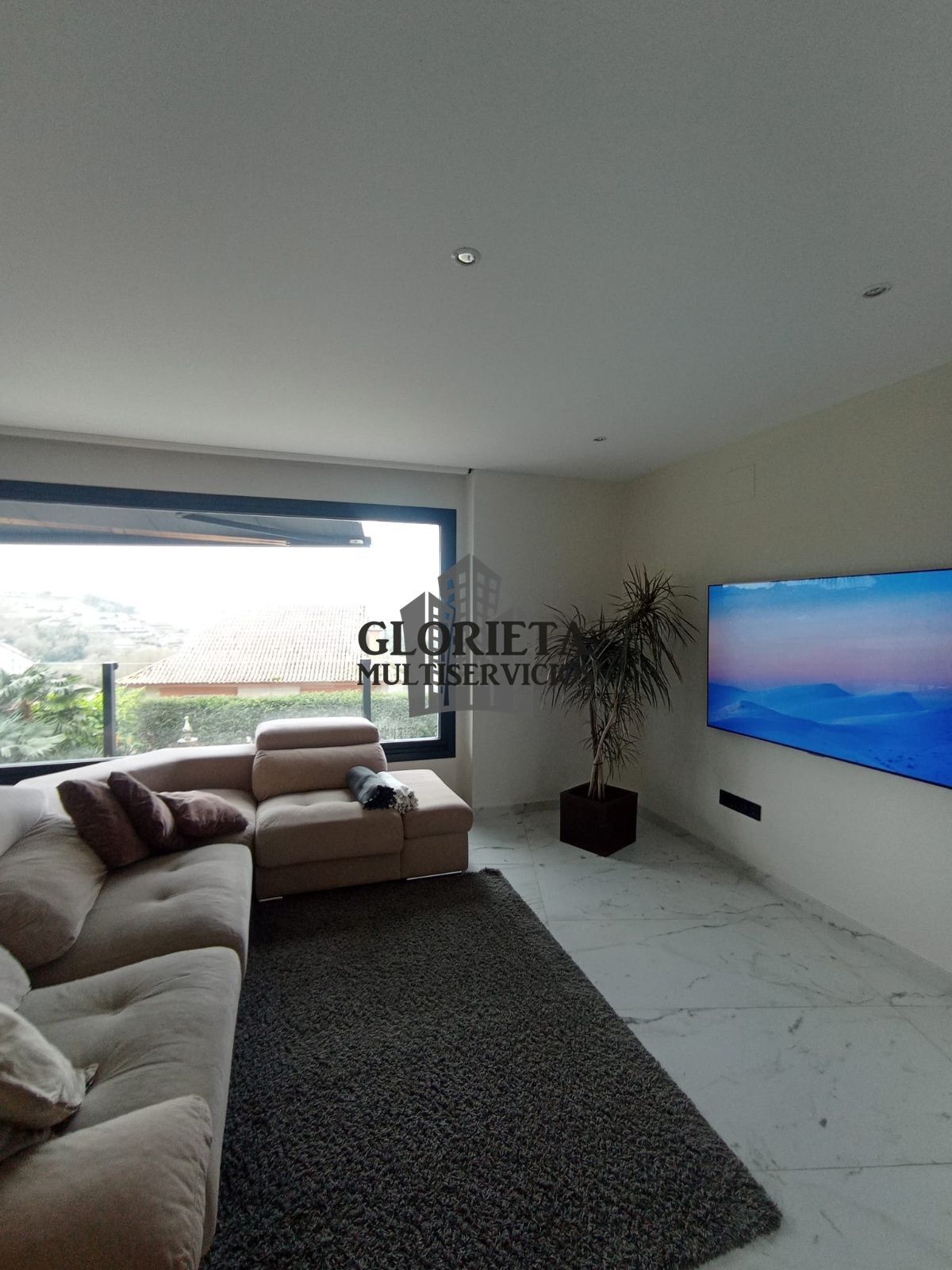 Sala d'estar de Casa o xalet en venda en Vigo  amb Terrassa, Traster i Piscina