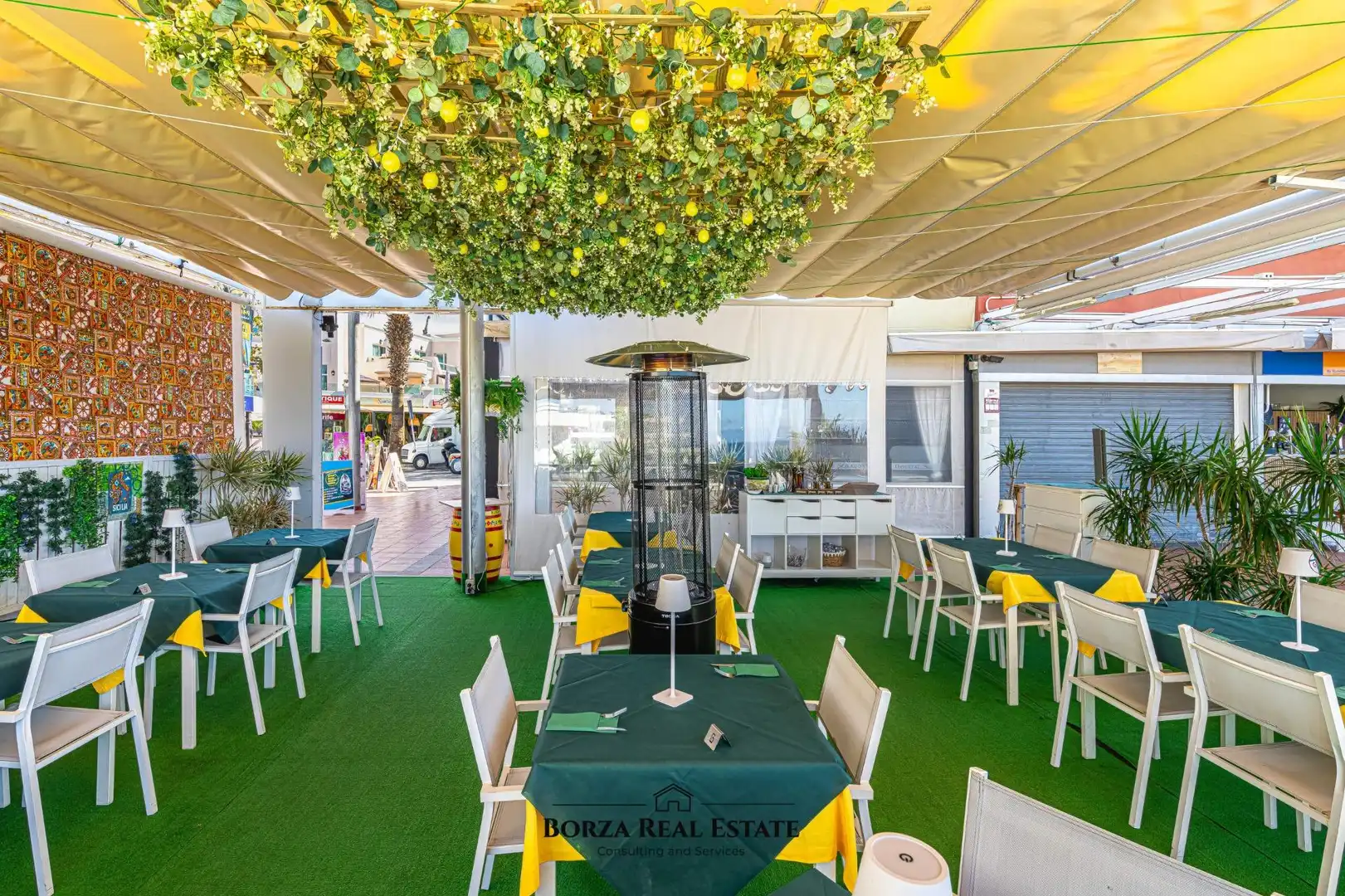 Local en traspaso en Adeje con Terraza y Amueblado