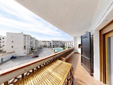 Apartament amb balcó en venda a POBLAT TIPIC/LES XABOLES
