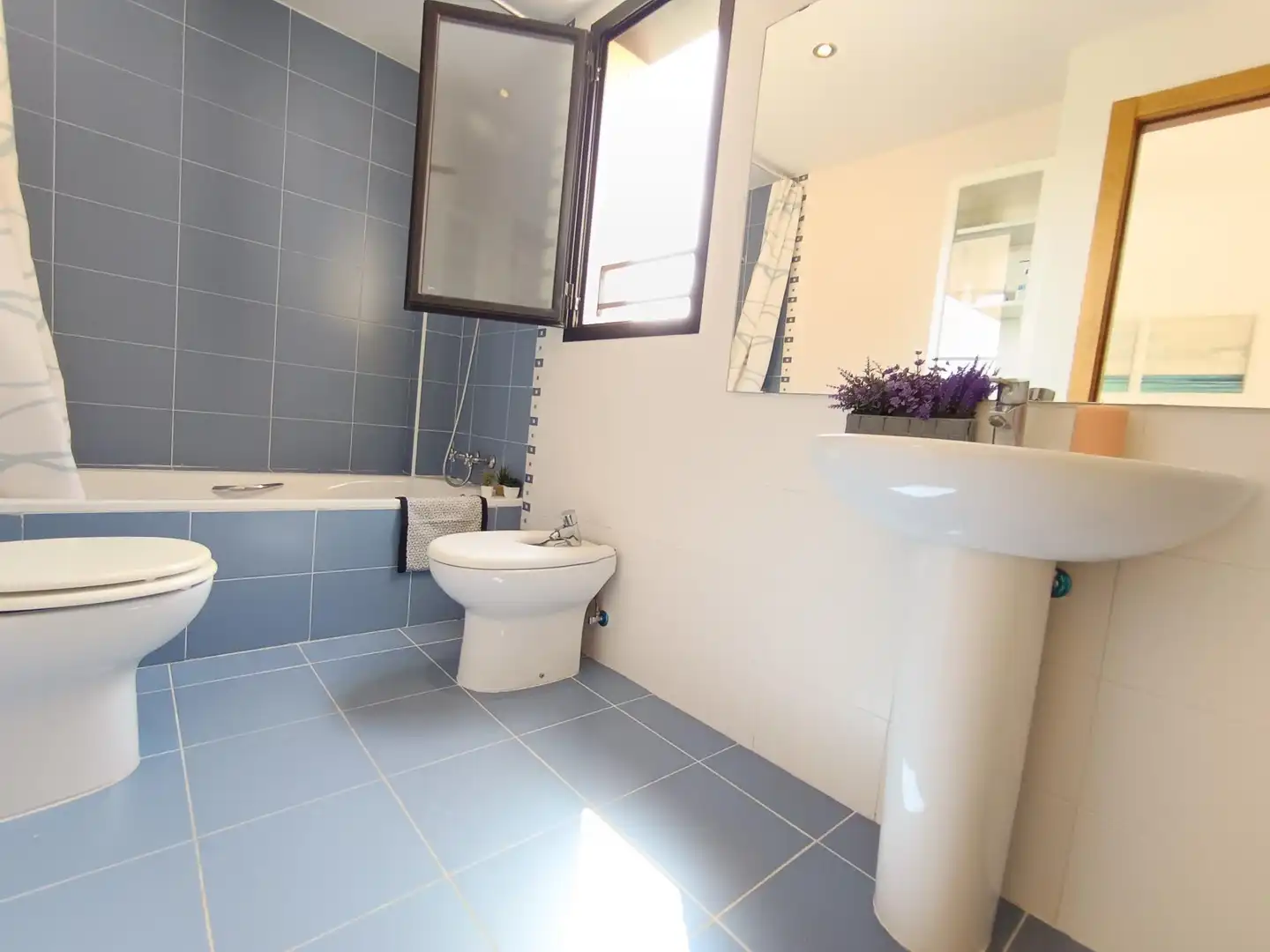 Baño de Casa adosada en venta en Molina de Segura con Aire acondicionado, Calefacción y Jardín privado