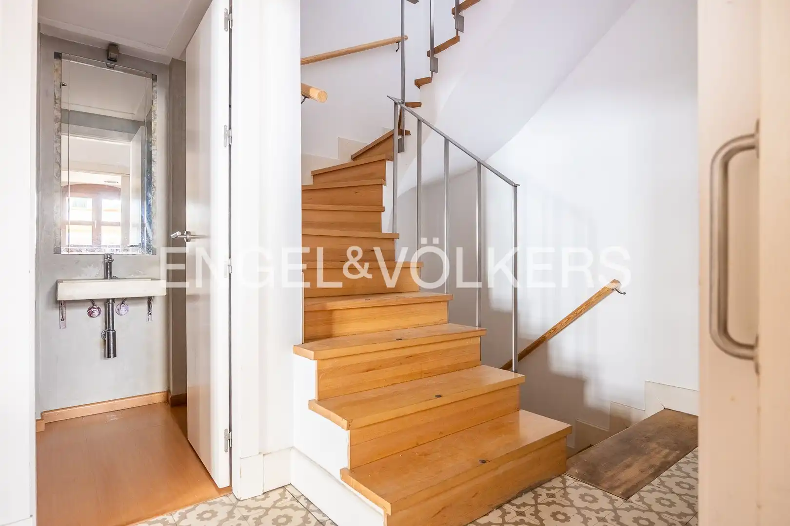 Houses for sale in Sevilla  with Air Conditioner, Heating and Storage room