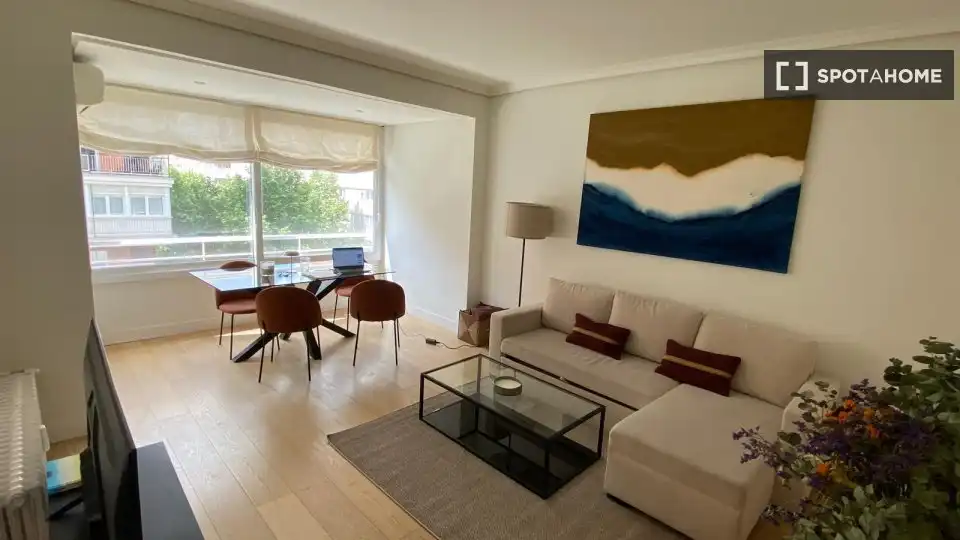 Sala de estar de Piso de alquiler en  Madrid Capital con Aire acondicionado, Calefacción y Amueblado