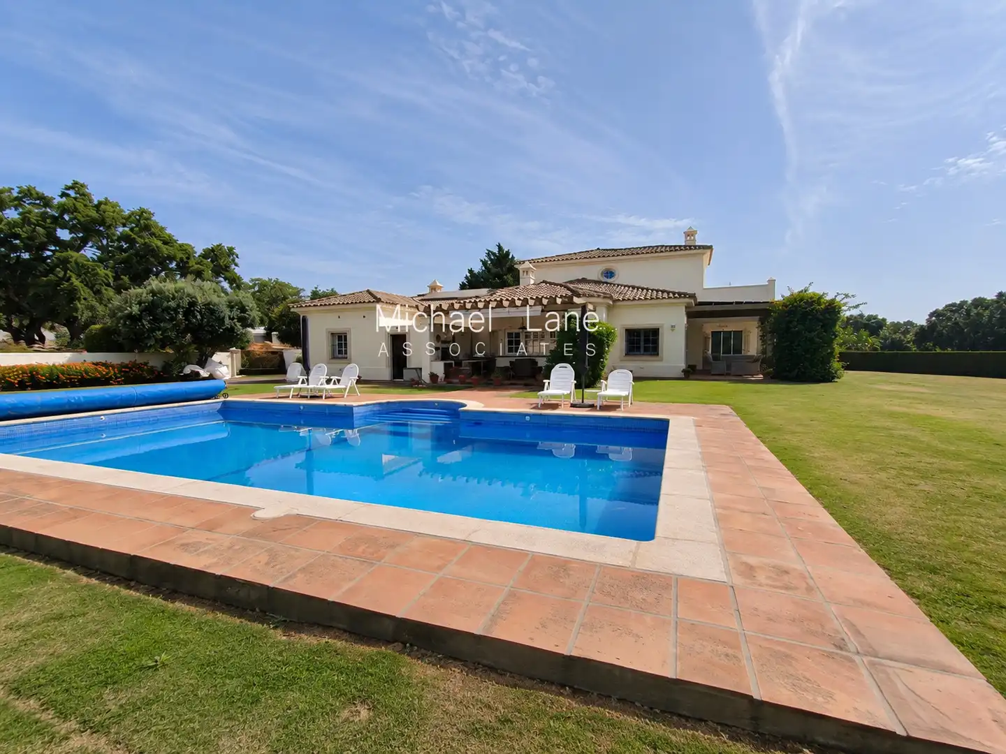 Garden of Houses for sale in Sotogrande  with Air Conditioner, Heating and Private garden