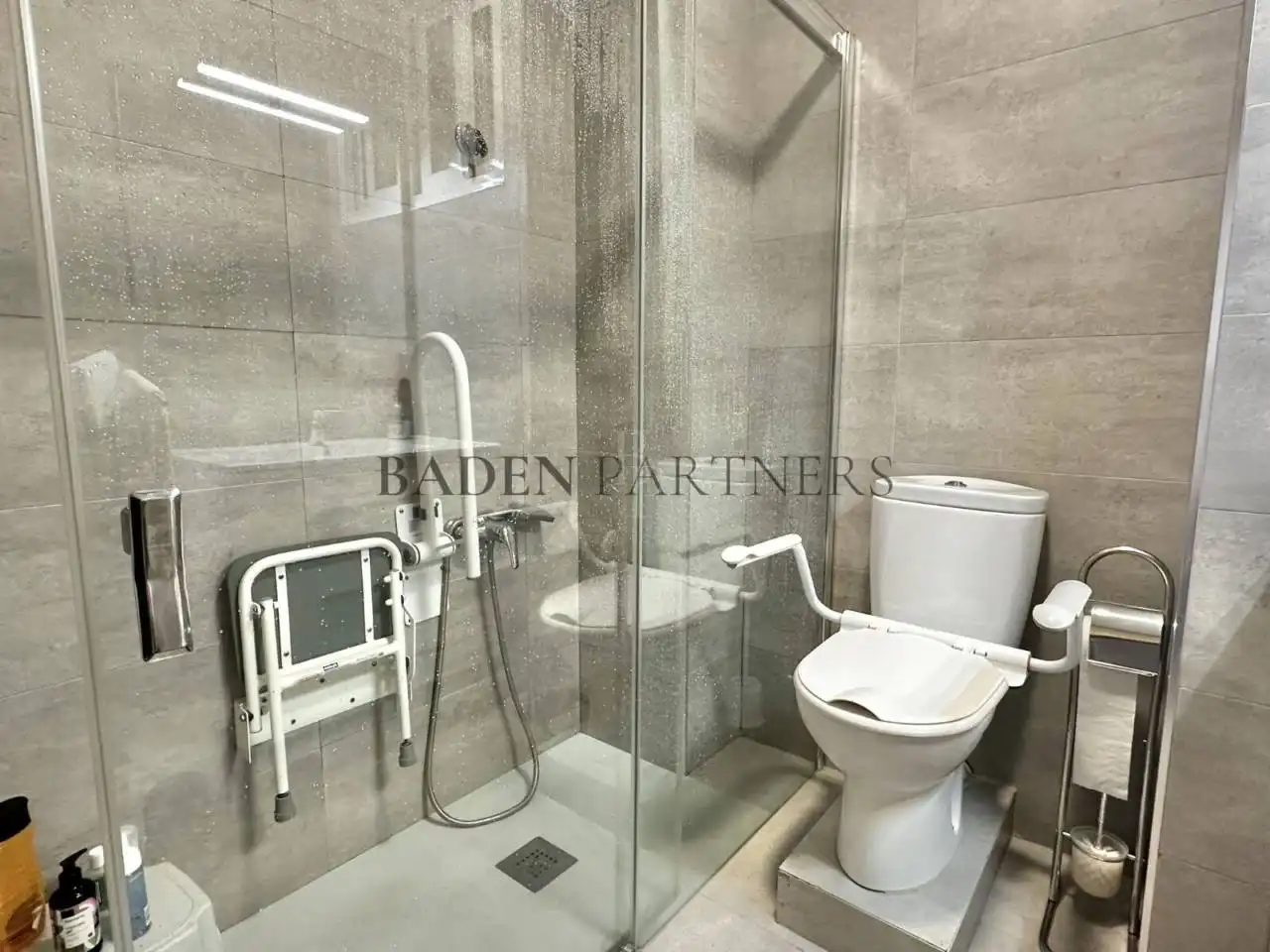 Baño de Piso de alquiler en Vinaròs con Aire acondicionado, Terraza y Amueblado