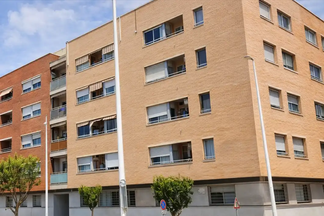 Vista exterior de Piso en venta en Catarroja con Aire acondicionado, Trastero y Horno
