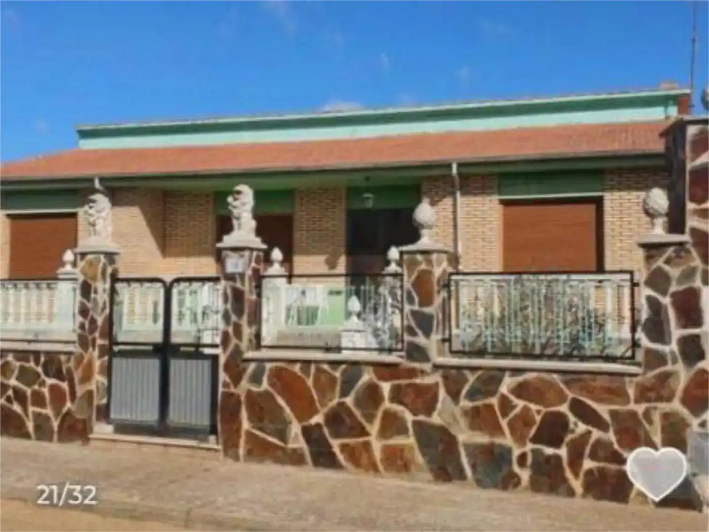 Vista exterior de Casa o xalet en venda en Gordoncillo amb Jardí privat