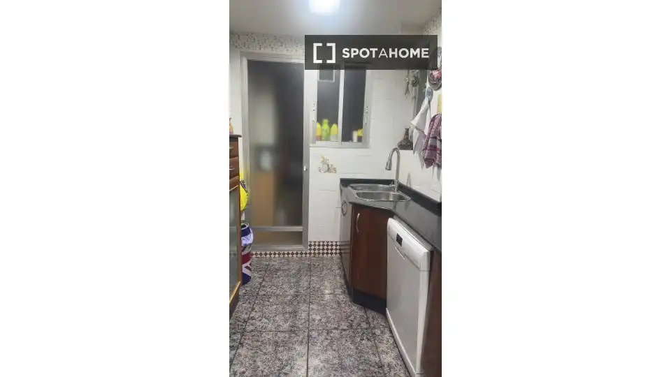 Kitchen of Flat for share in Valencia  with Air Conditioner, Heating and Terrace