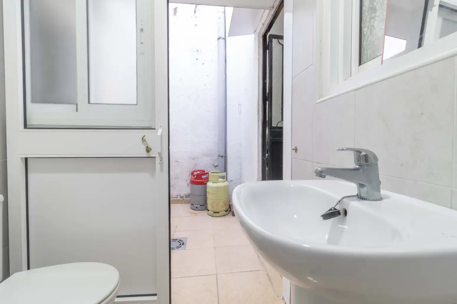 Baño de Casa adosada en venta en Sevilla con Aire acondicionado