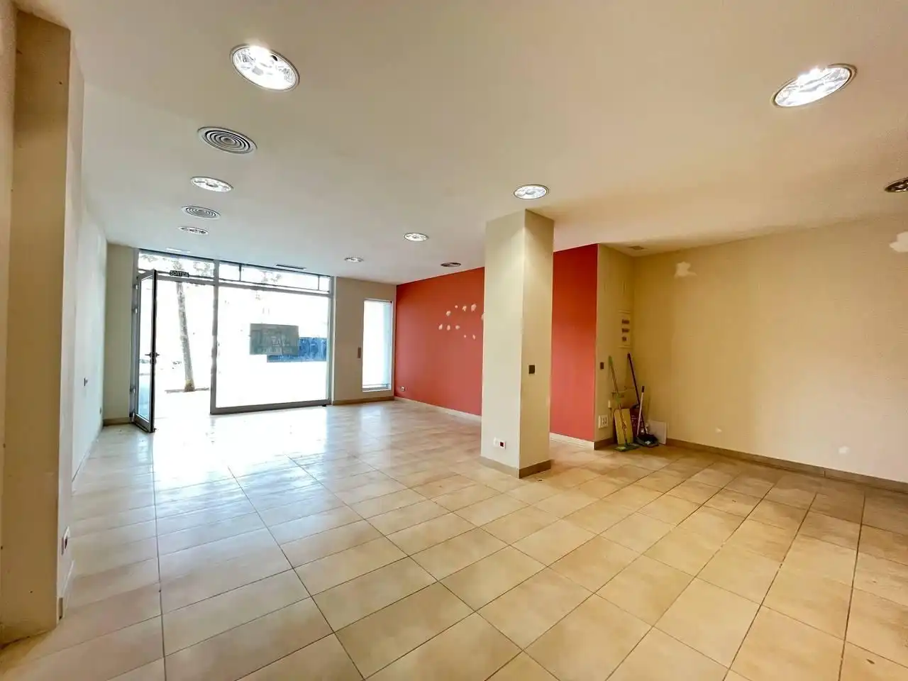 Business premises to rent in Plaça de Pep Ventura, imagen 7