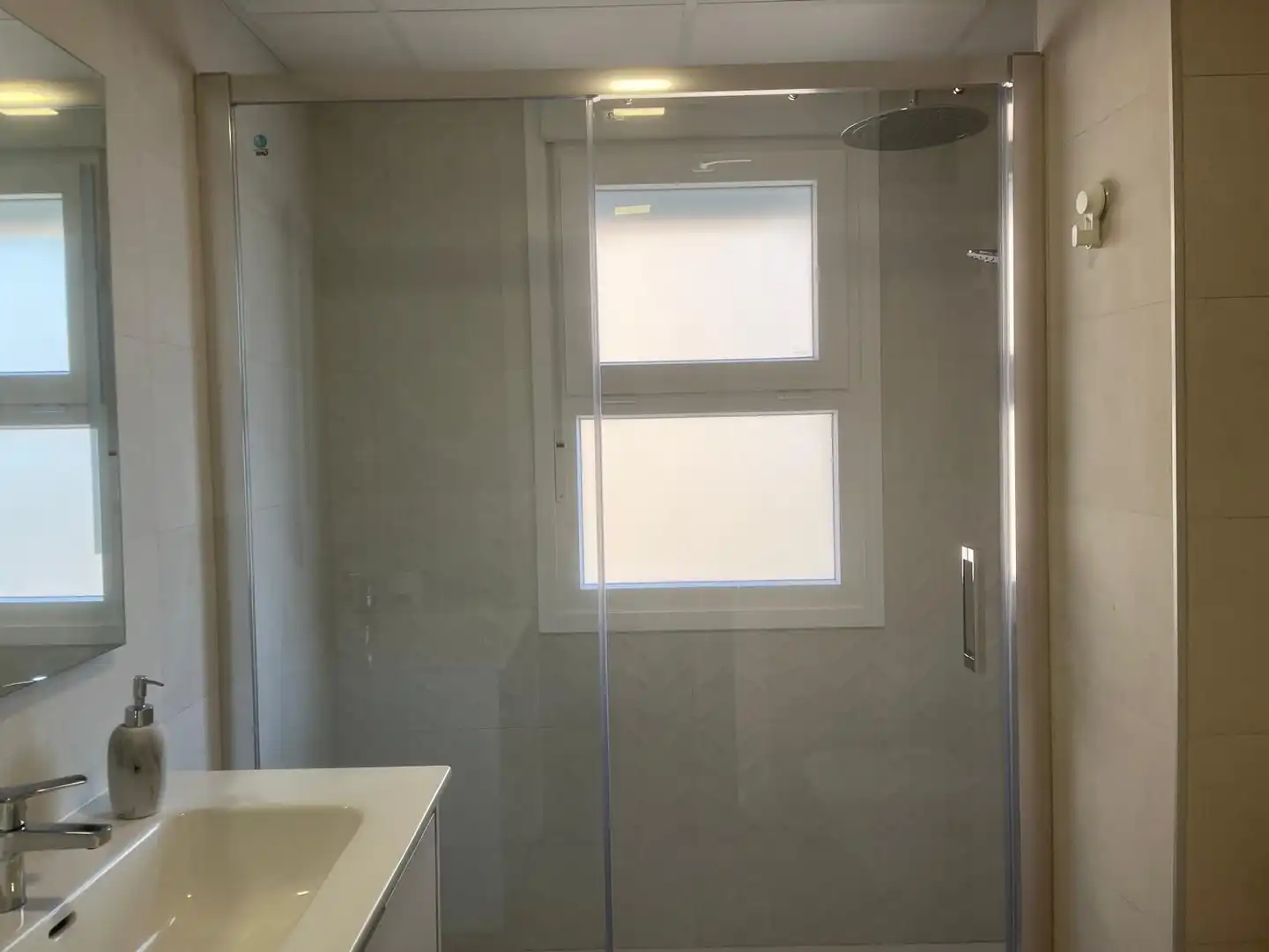 Baño de Piso de alquiler en Vélez-Málaga con Aire acondicionado