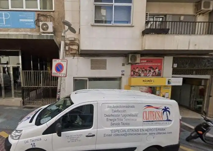 Vista exterior de Local en venta en  Jaén Capital