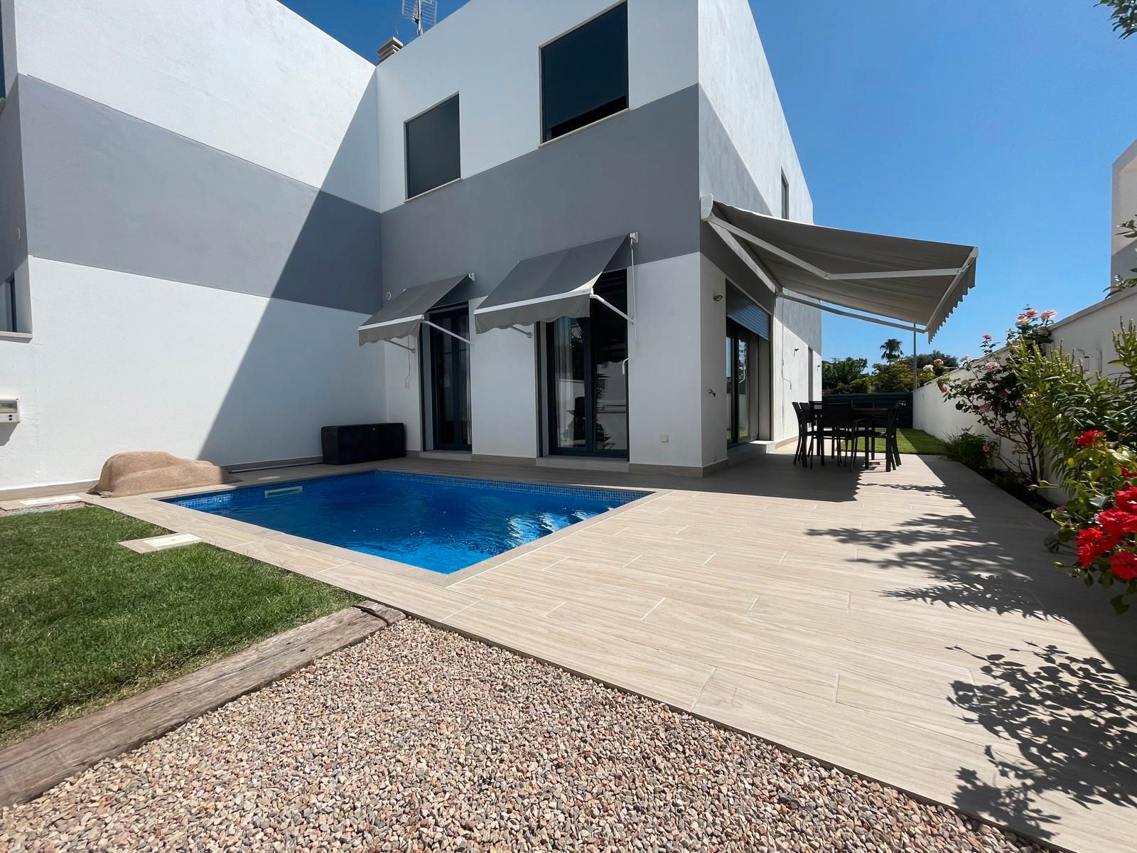Swimming pool of Single-family semi-detached for sale in Cambrils  with Air Conditioner, Heating and Private garden