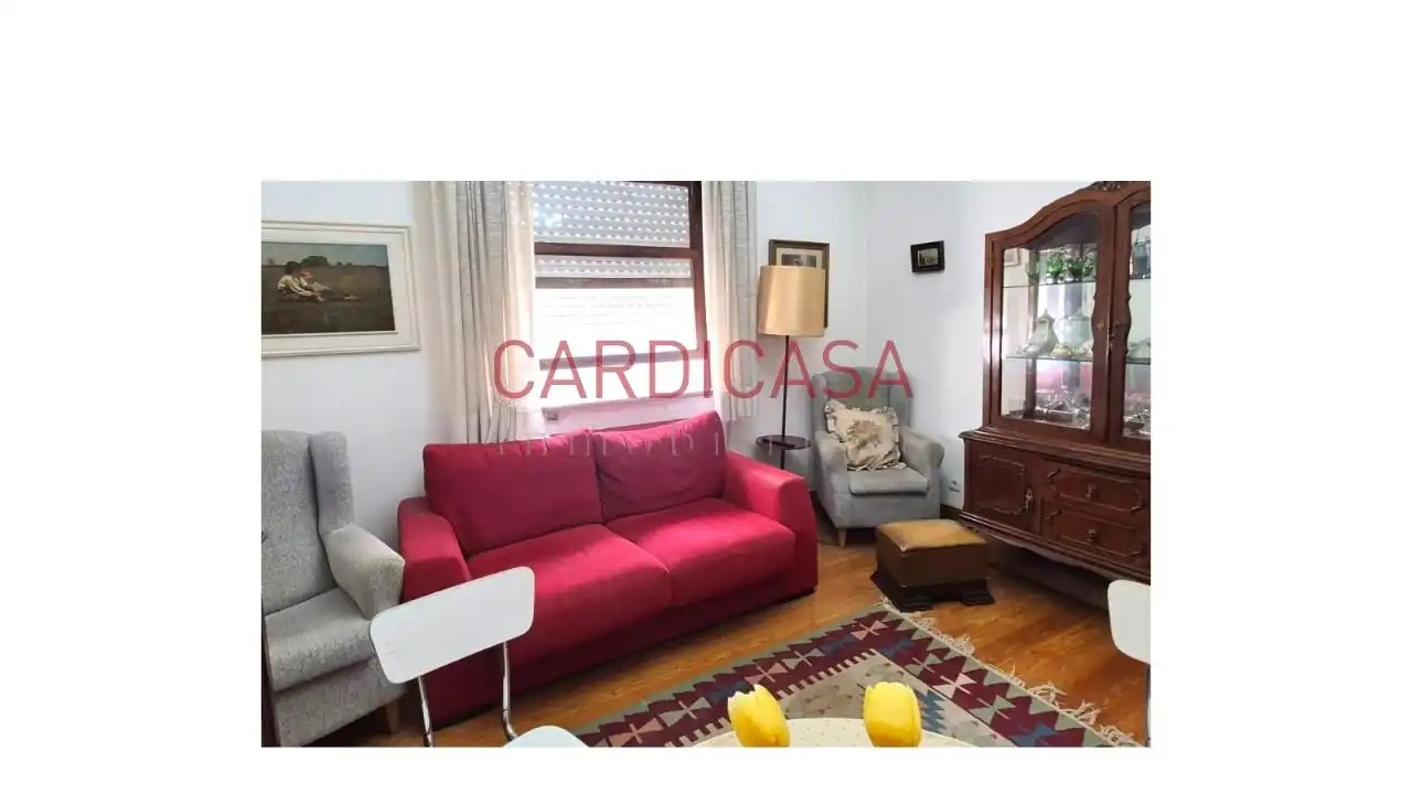 Sala d'estar de Pis en venda en Vigo  amb Calefacció i Moblat