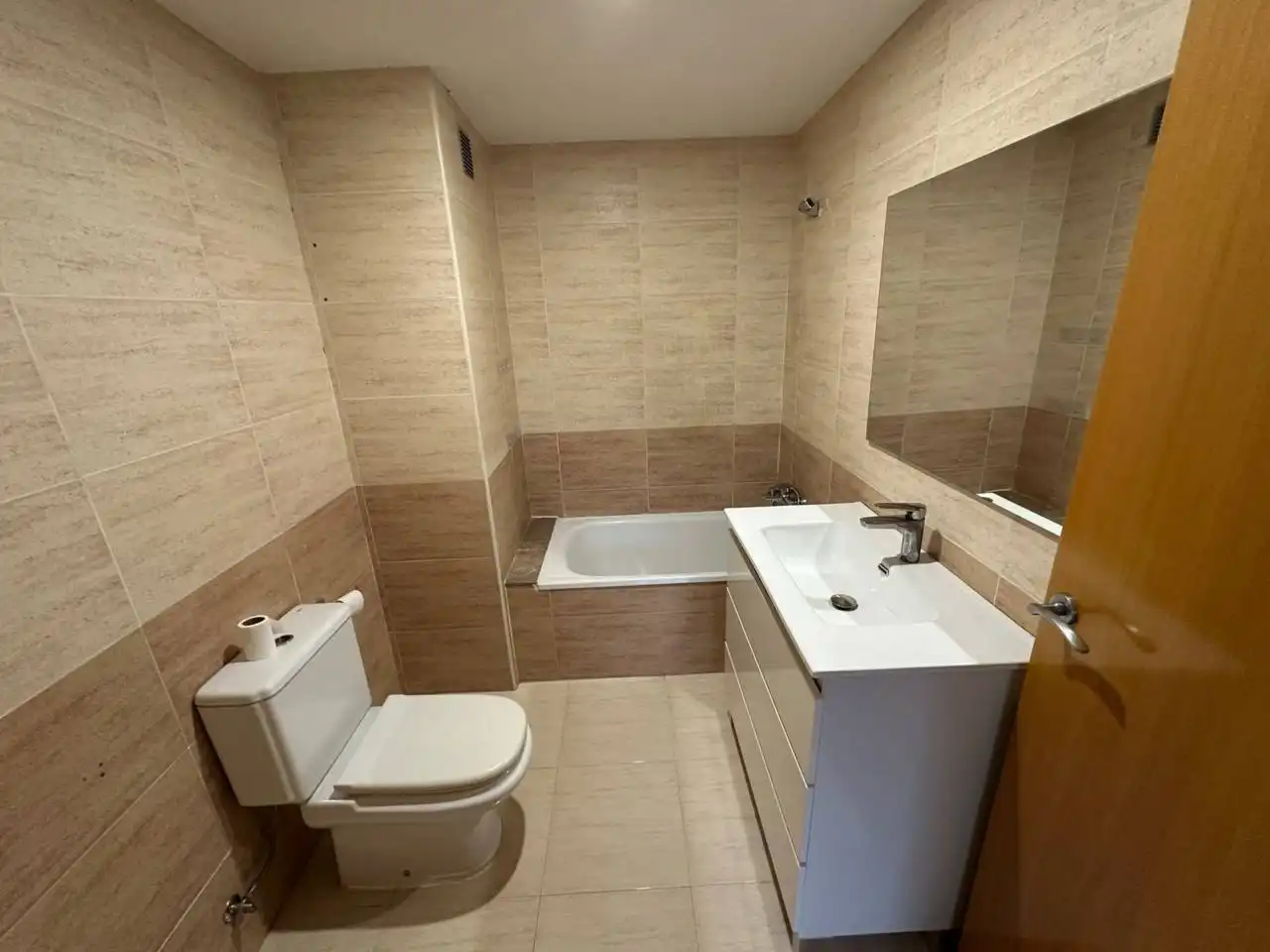 Badezimmer von Wohnung zum Verkauf in Vila-seca mit Heizung und Balkon