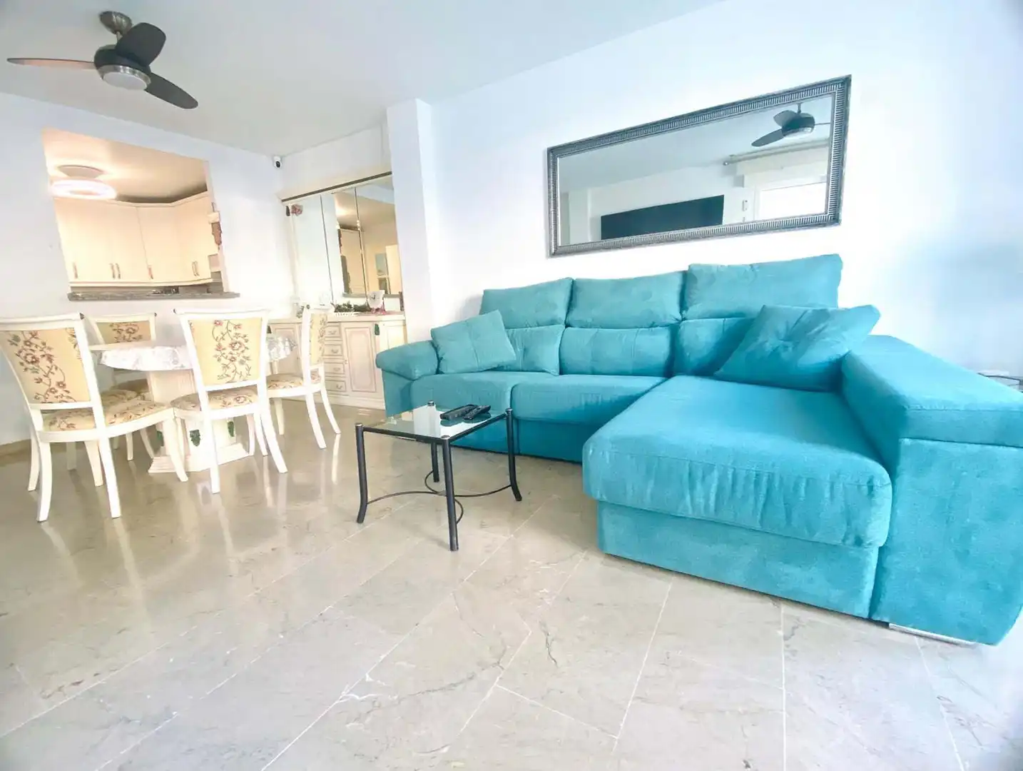 Sala de estar de Piso en venta en Benalmádena con Aire acondicionado, Terraza y Trastero