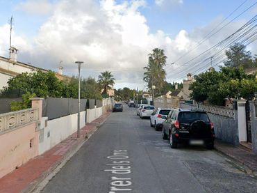 Chalet en venta en Carrer dels Oms