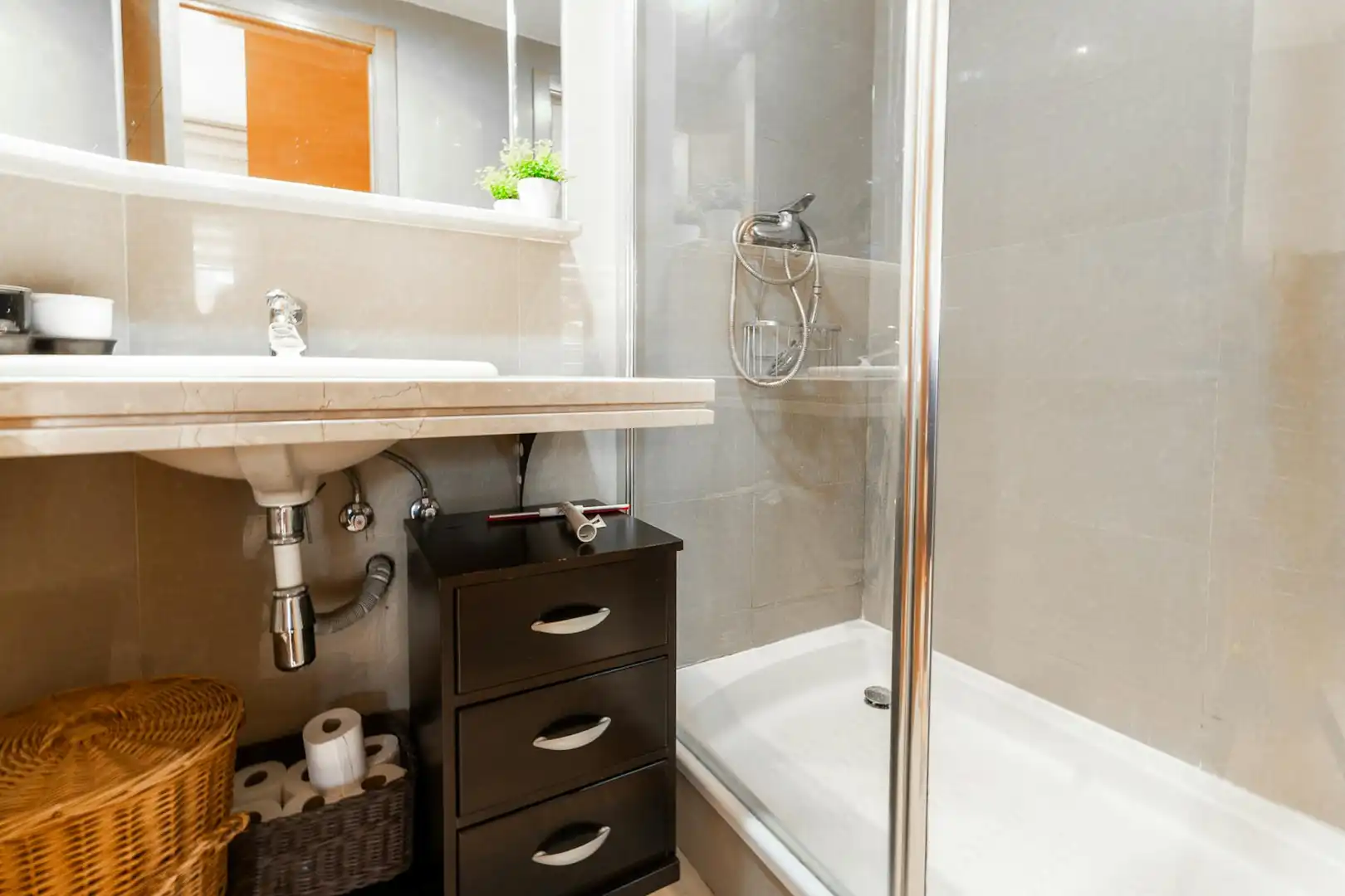 Badezimmer von Wohnung zur Miete in Barcelona mit Klimaanlage, Heizung und Möbliert