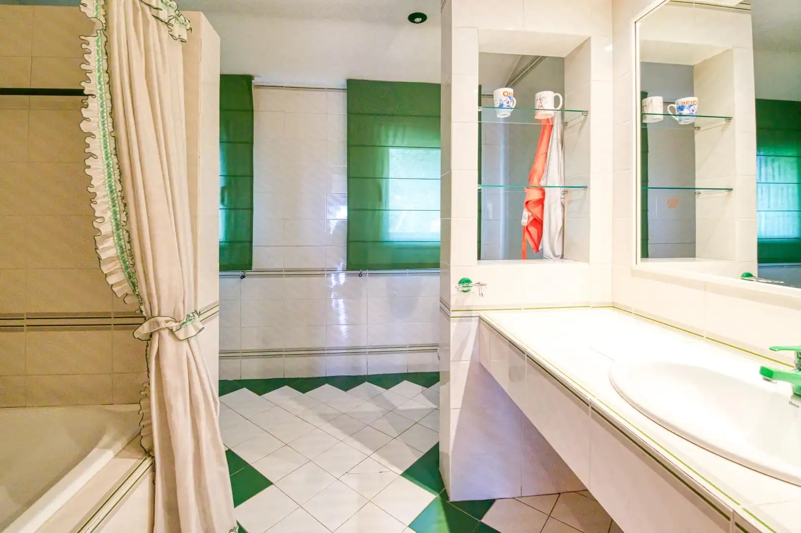 Baño de Casa o chalet en venta en Boadilla del Monte con Calefacción, Jardín privado y Terraza