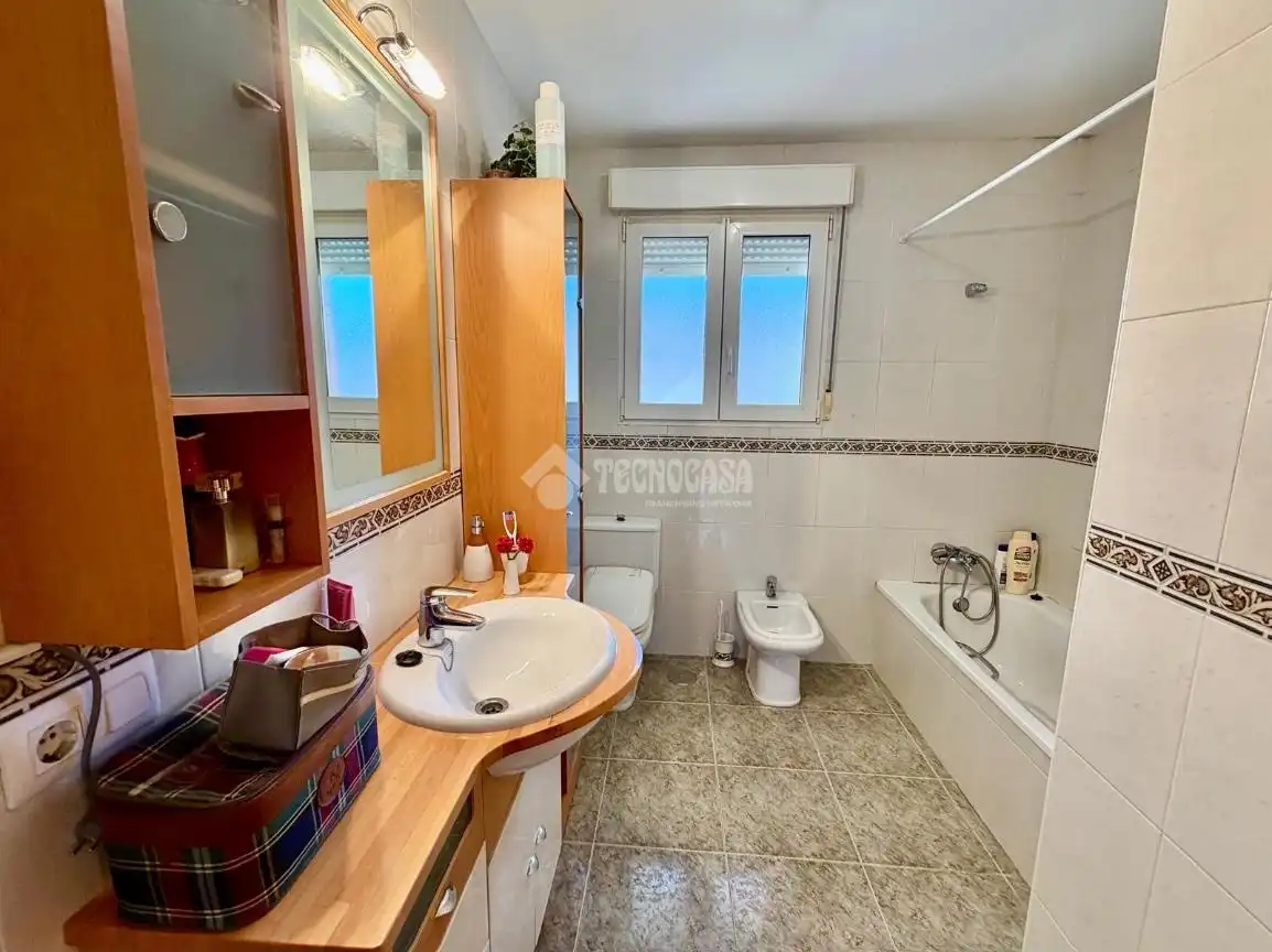 Baño de Casa adosada en venta en Fuensaldaña con Aire acondicionado y Alarma
