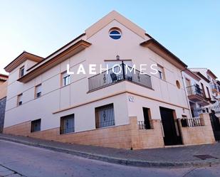 Exterior view of Single-family semi-detached for sale in Villanueva de la Concepción  with Air Conditioner, Heating and Terrace