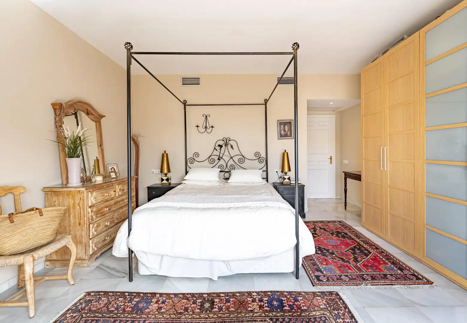 Apartament amb piscina en venda a Benahavís pueblo, imagen 27