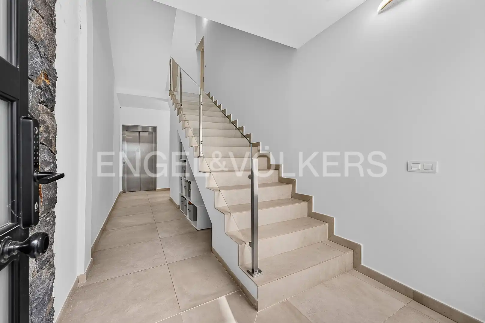 Wohnung zum Verkauf in Adeje mit Klimaanlage, Terrasse und Schwimmbad