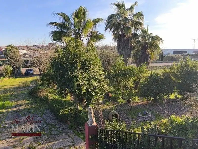 Garden of Country homes for sale in Mérida  with Air Conditioner and Alarm