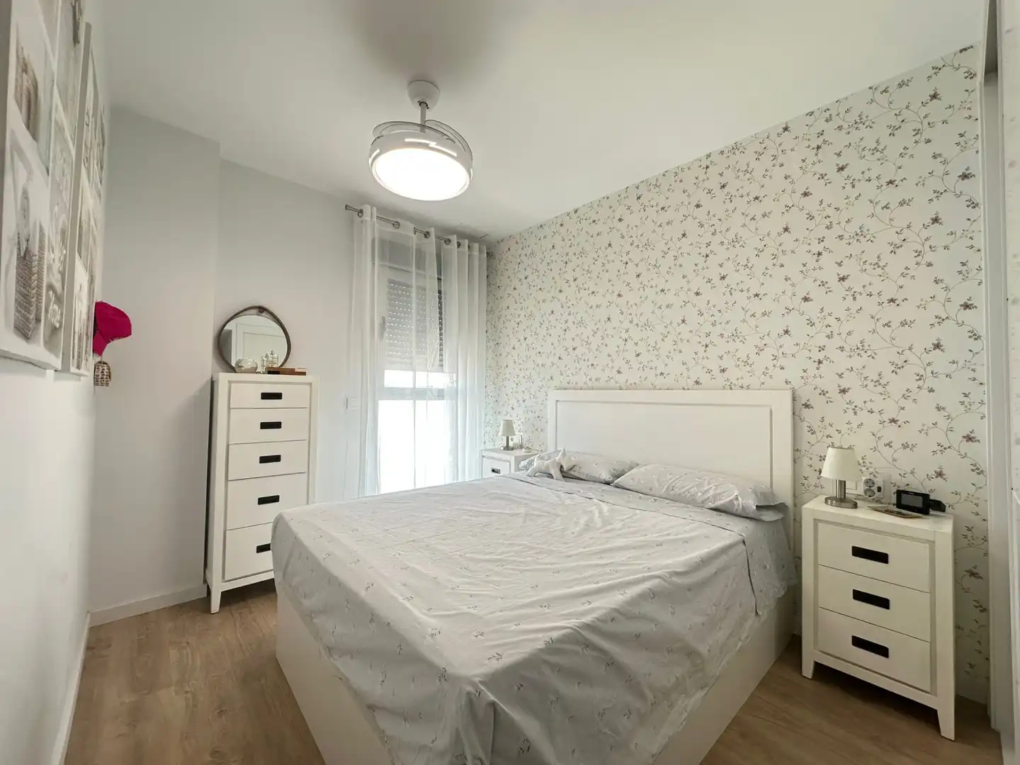 Dormitori de Apartament de lloguer en Daimús amb Moblat, Balcó i Piscina comunitària