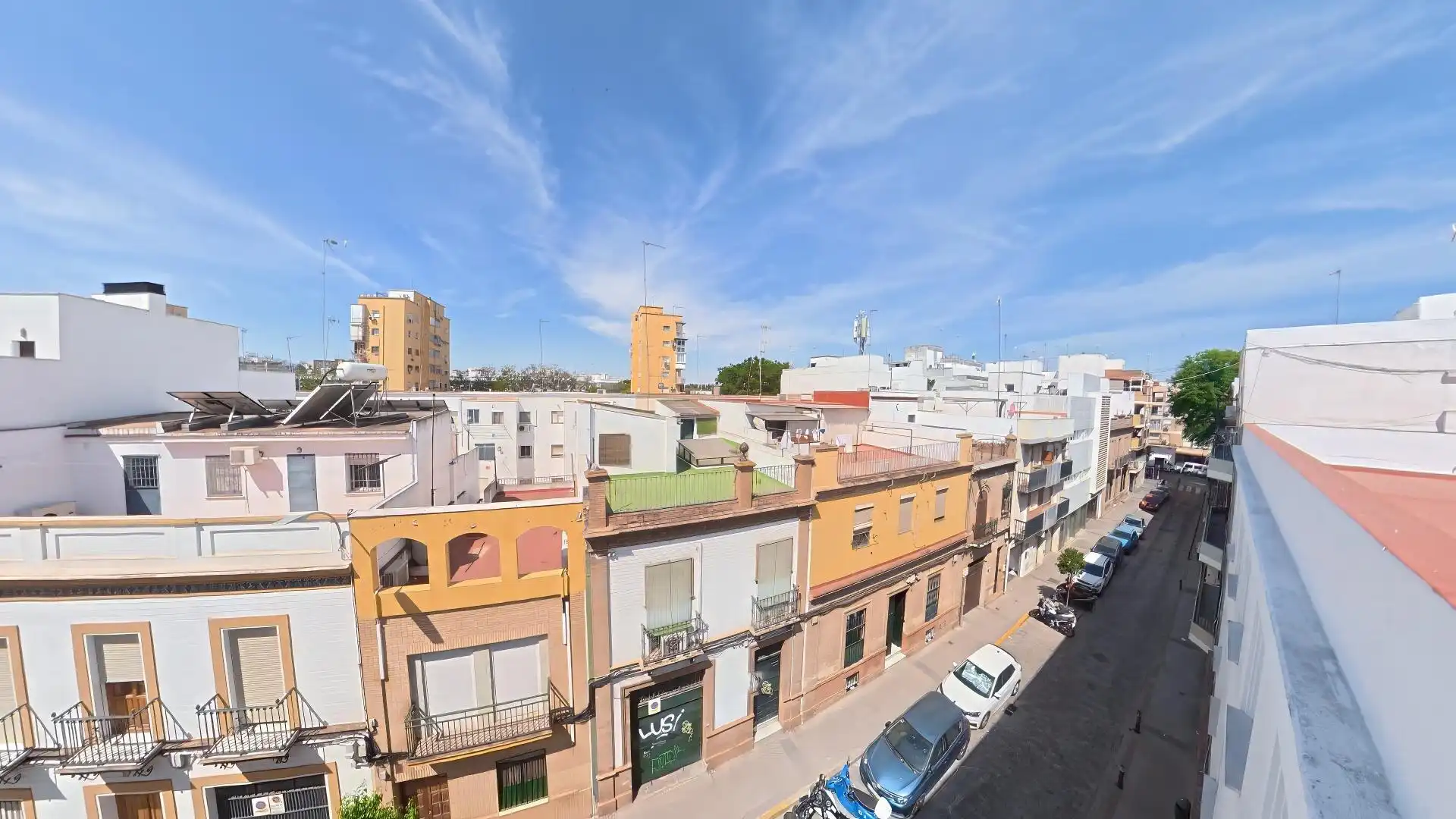 Vista exterior de Pis en venda en Sevilla amb Aire condicionat, Terrassa i Balcó