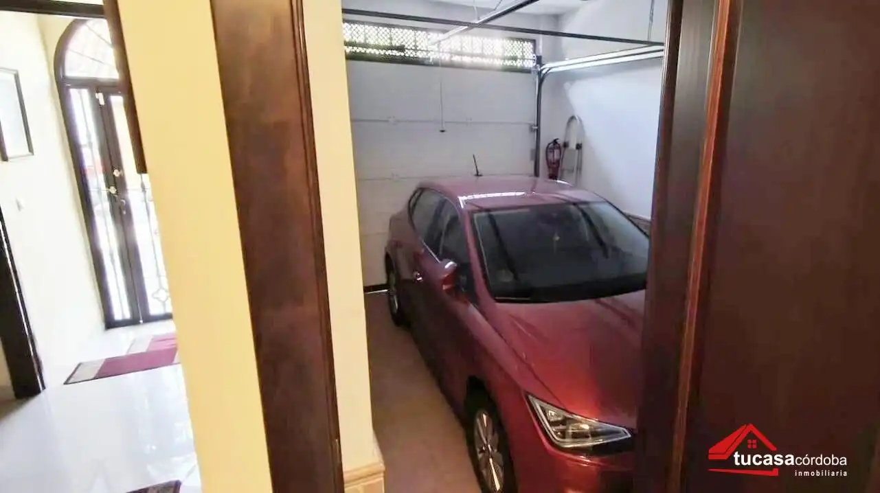 Aparcament de Casa o xalet en venda en Córdoba amb Aire condicionat, Terrassa i Traster
