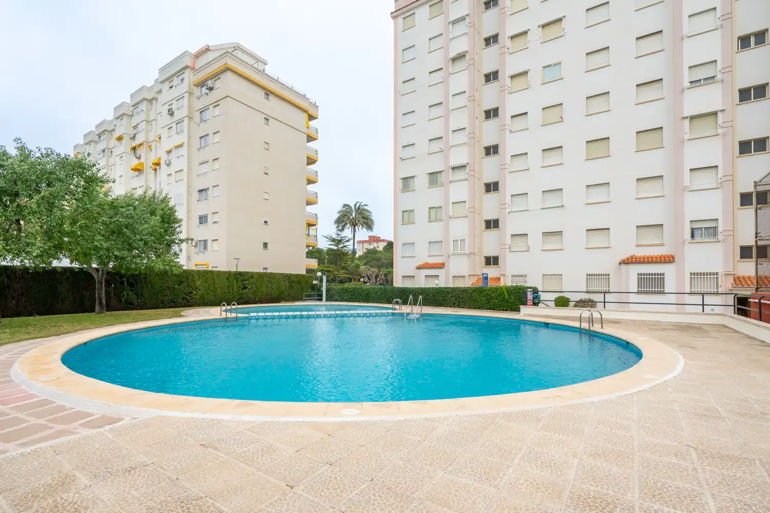 Piscina de Piso en venta en Gandia con Terraza y Piscina comunitaria