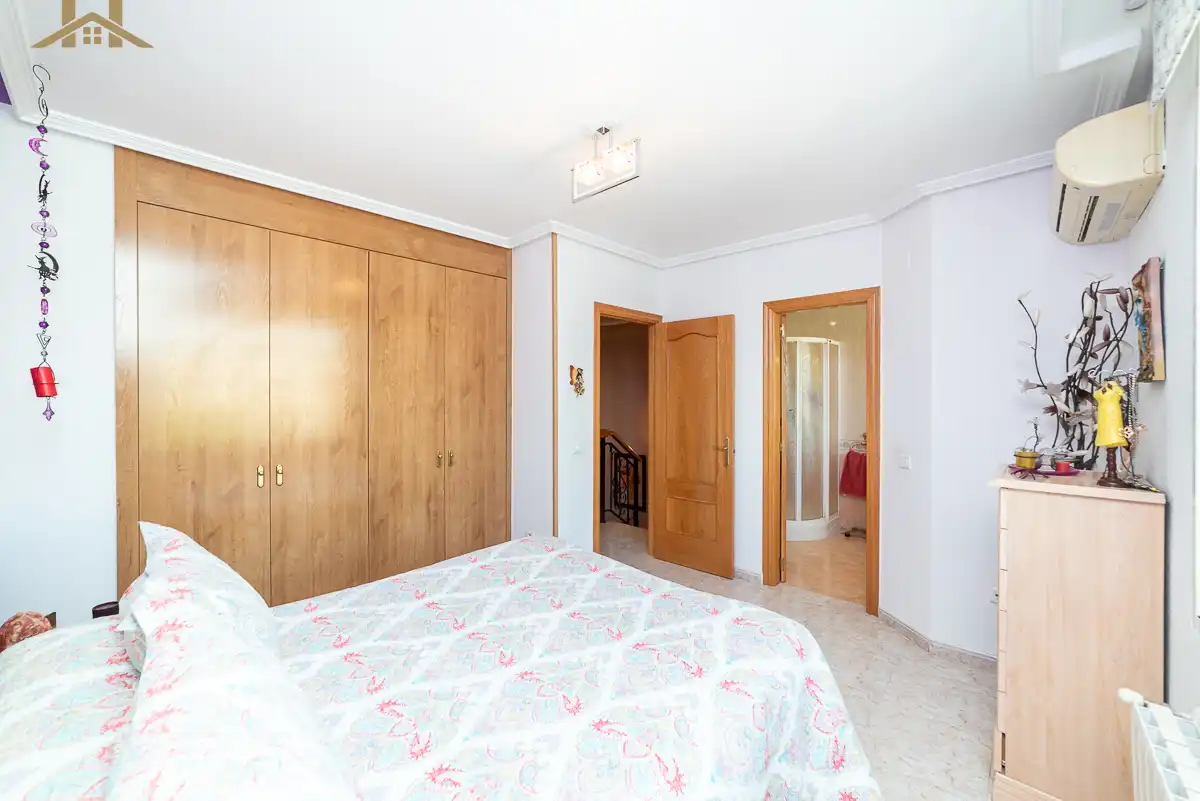 Dormitori de Casa o xalet en venda en Arroyomolinos (Madrid) amb Aire condicionat, Calefacció i Jardí privat