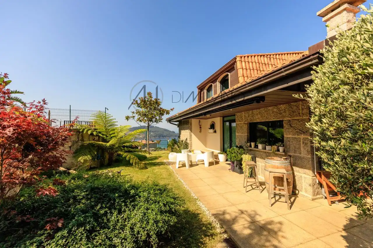 Terraza de Casa o chalet en venta en Nigrán con Calefacción, Jardín privado y Parquet