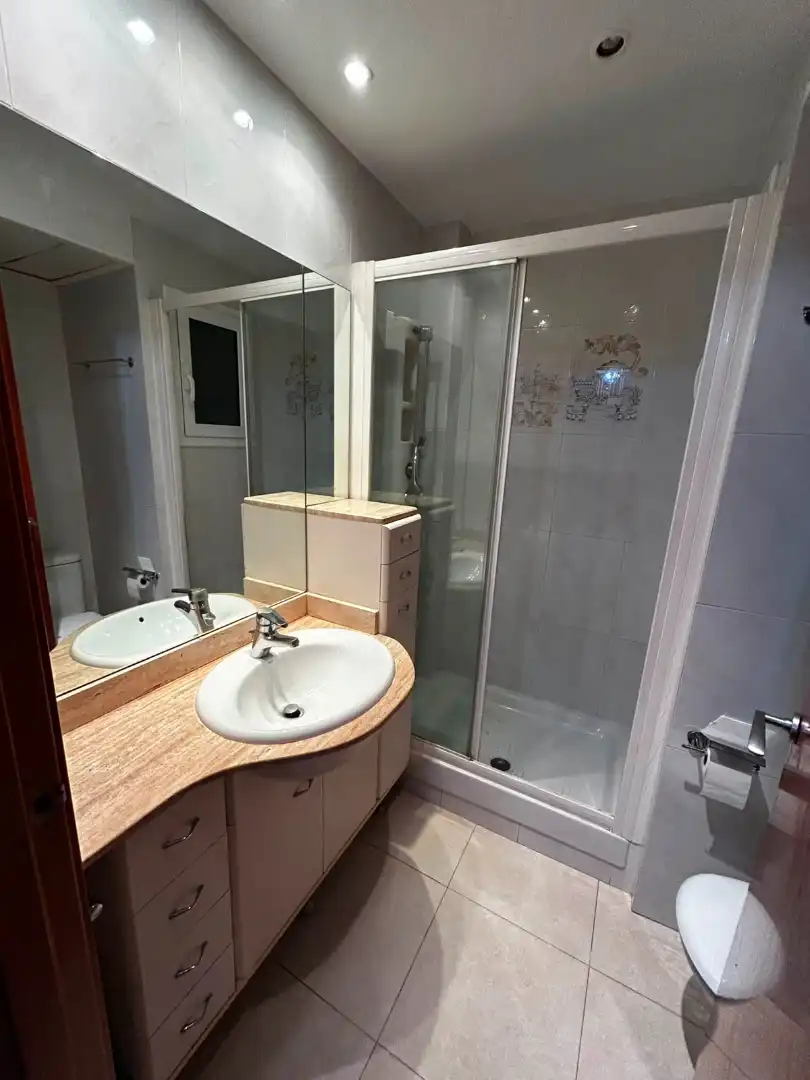 Baño de Piso en venta en Barcelona con Aire acondicionado, Calefacción y Horno