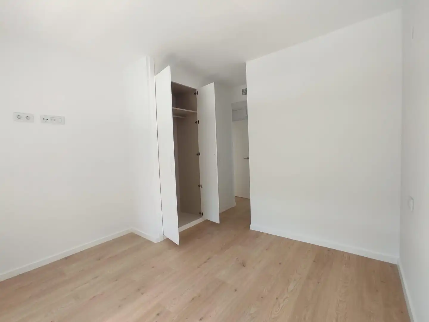 Bedroom of Flat for rent in Dos Hermanas  with Air Conditioner, Heating and Terrace
