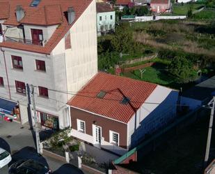 Vista exterior de Casa o xalet en venda en Vilagarcía de Arousa amb Jardí privat i Terrassa