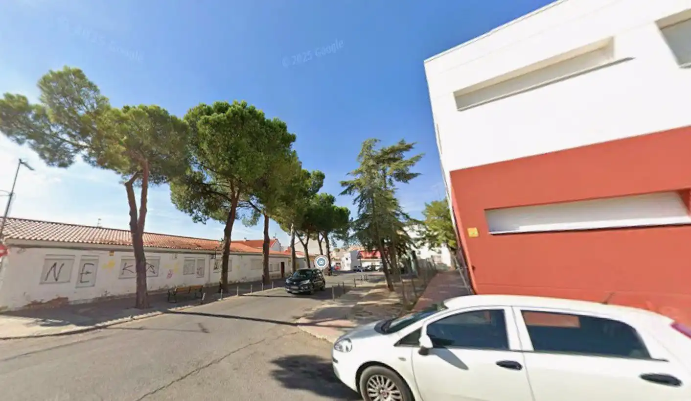 Vista exterior de Edifici en venda en Torres de la Alameda