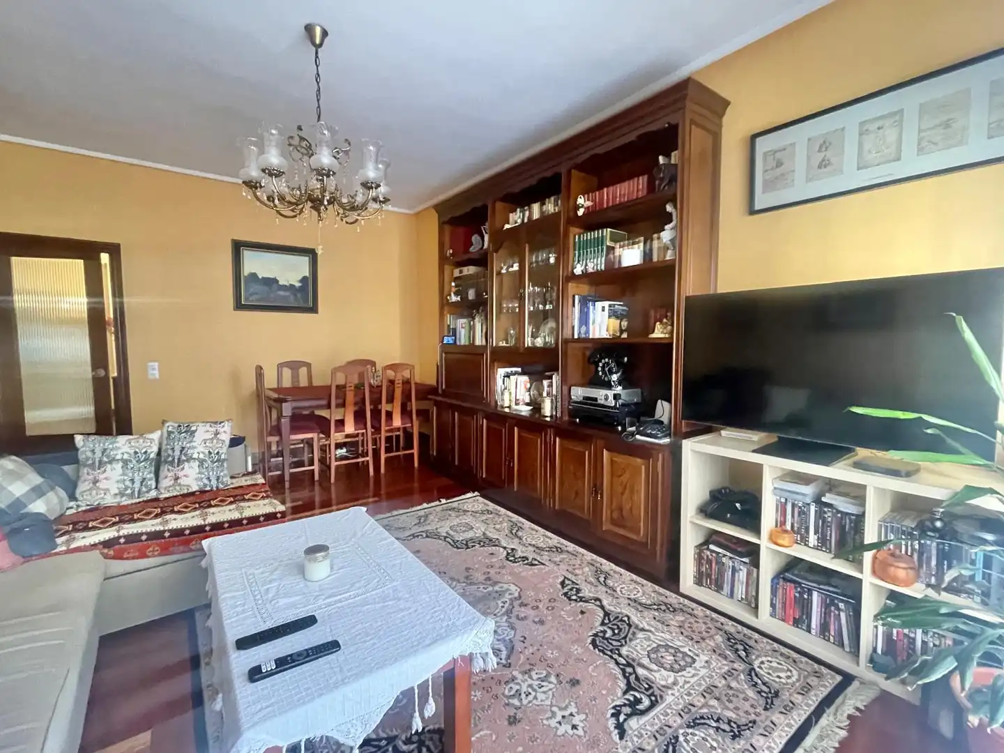 Living room of Flat for sale in Bilbao   with Heating, Terrace and Furnished