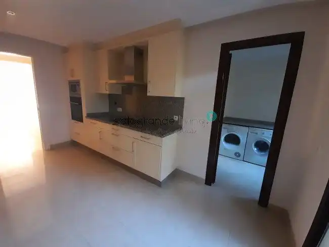 Cuina de Apartament de lloguer en Sotogrande amb Aire condicionat, Calefacció i Terrassa
