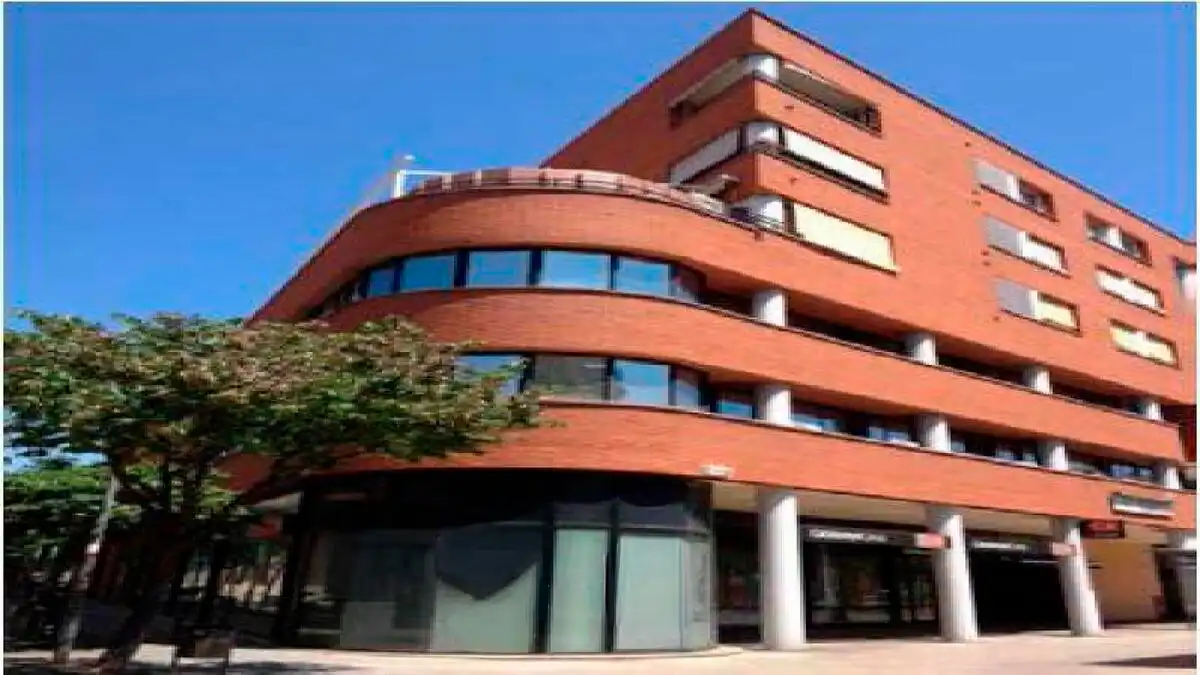 Vista exterior de Oficina en venda en Sant Adrià de Besòs