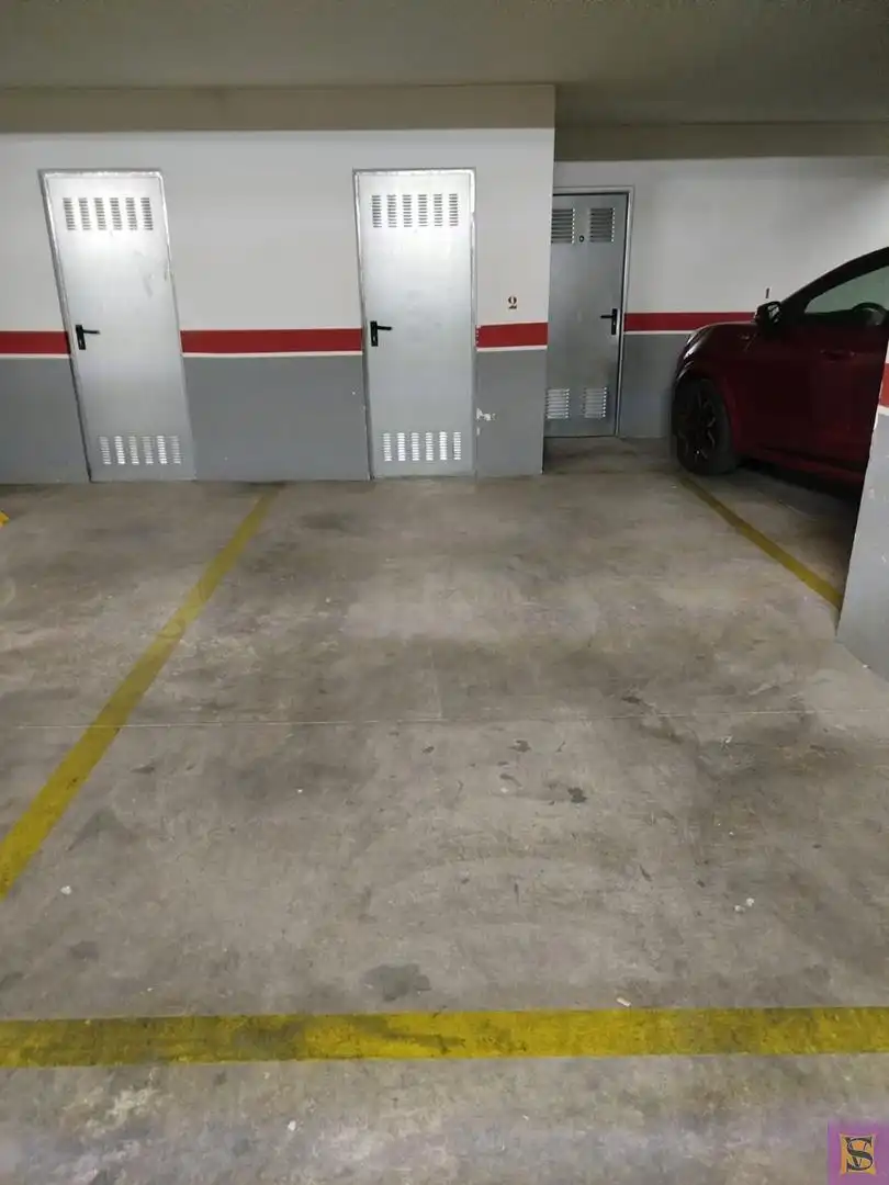 Einzelparkplatz mit Aufzug zum Verkauf in Carrer València 24, imagen 3