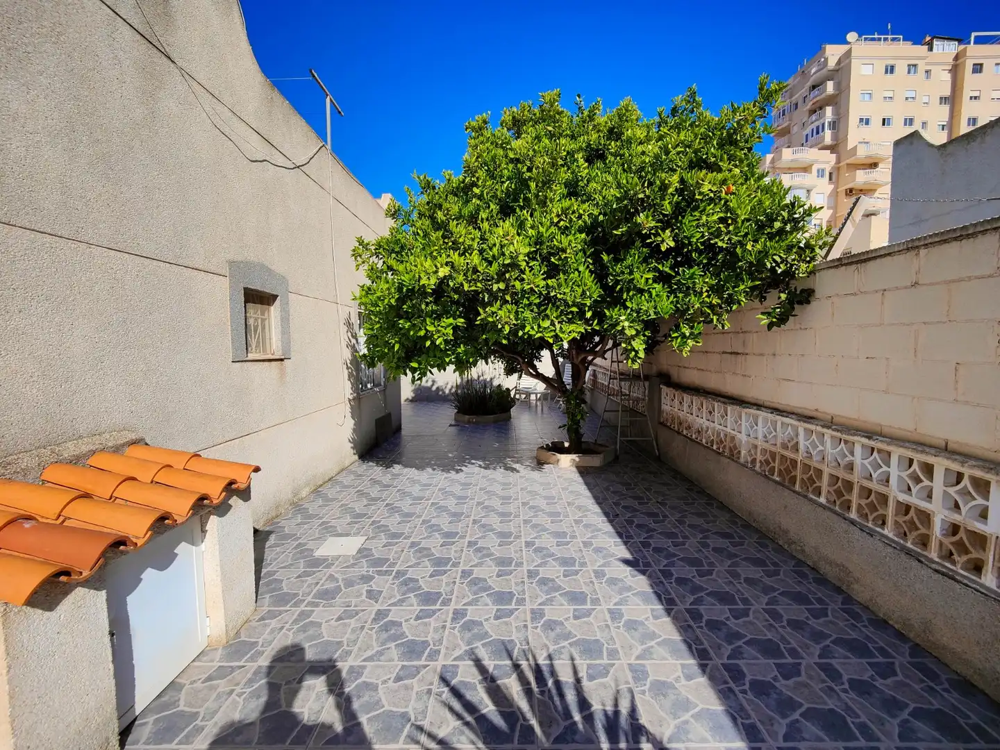Vista exterior de Casa adosada en venta en Torrevieja con Aire acondicionado, Jardín privado y Terraza