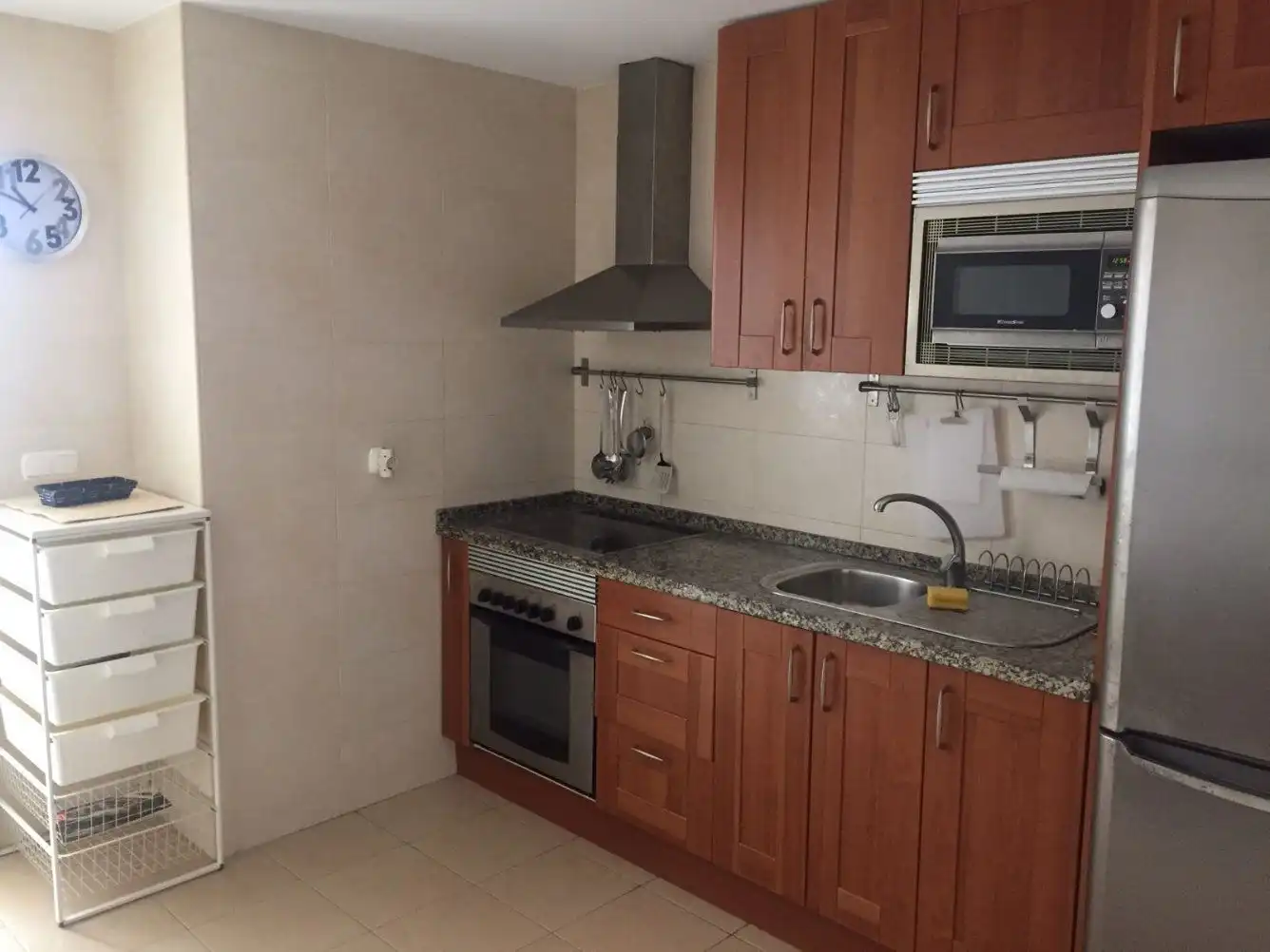 Cuina de Dúplex de lloguer en Algeciras amb Aire condicionat, Moblat i Piscina comunitària