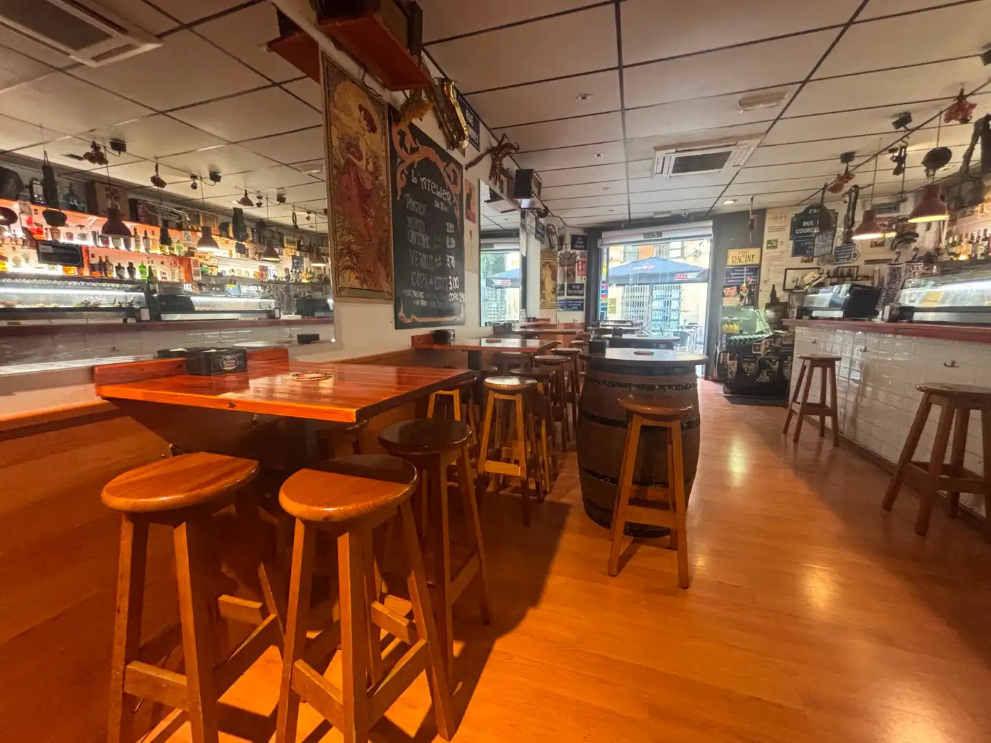 Business premises for transfer in Sants - Montjuïc, imagen 2