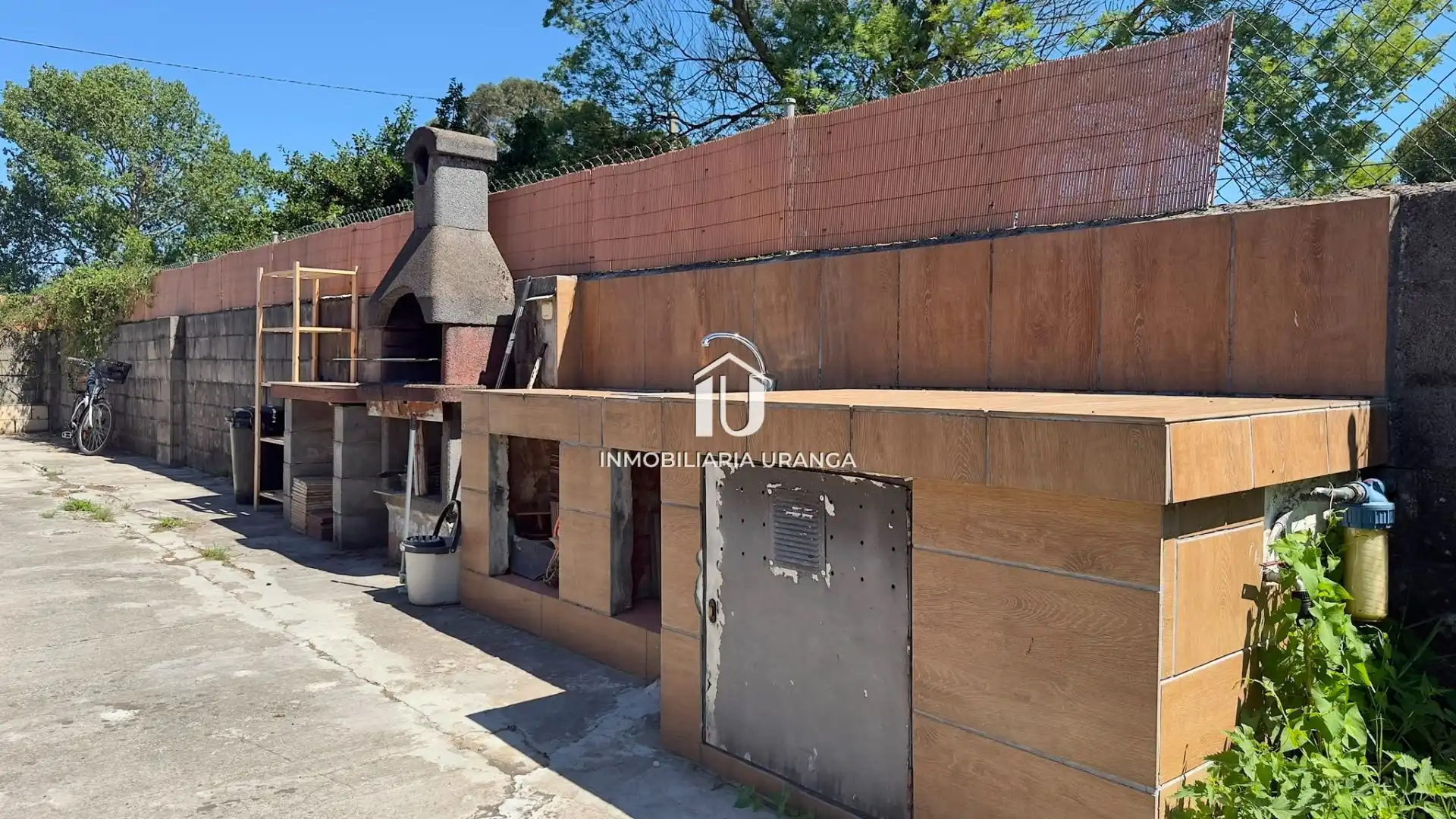 Vista exterior de Residencial en venta en Laredo