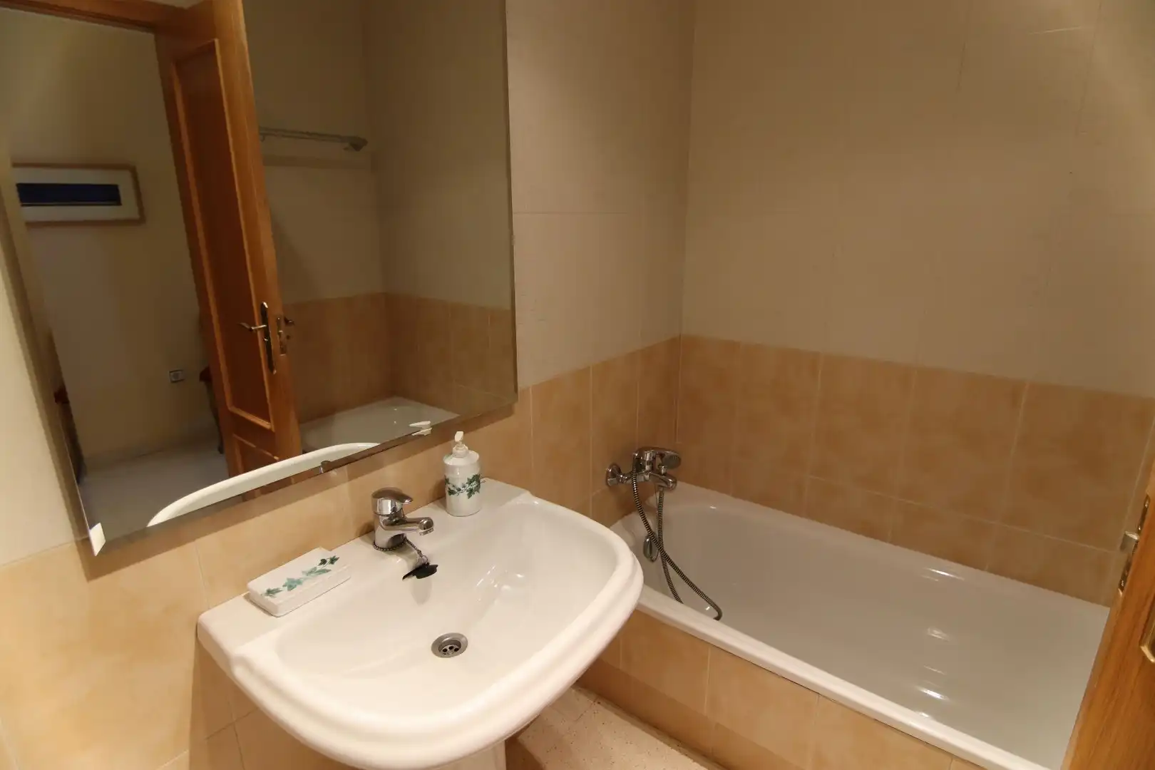 Baño de Piso en venta en Benidorm con Aire acondicionado, Terraza y Amueblado